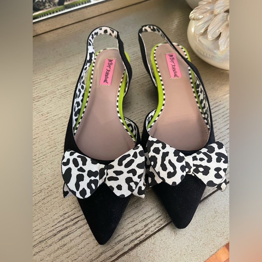 Shoes size 8